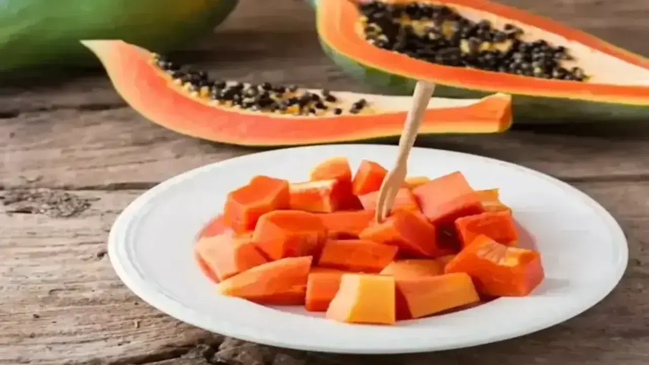 Papaya fruit contains fibrinogen