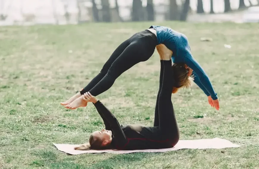 Acro Yoga